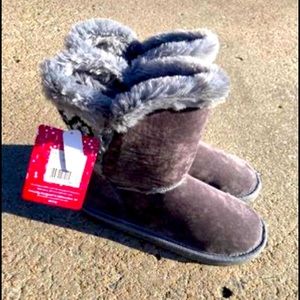 Muk Luks size 8- NEW